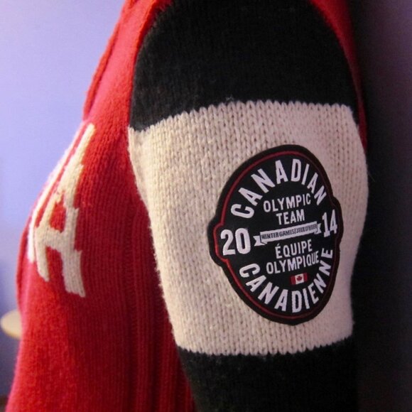 HUDSON BAY CANADA Red Wool 2014 Olympics Flag Beaver Zip Up SWEATER XS - Picture 7 of 11